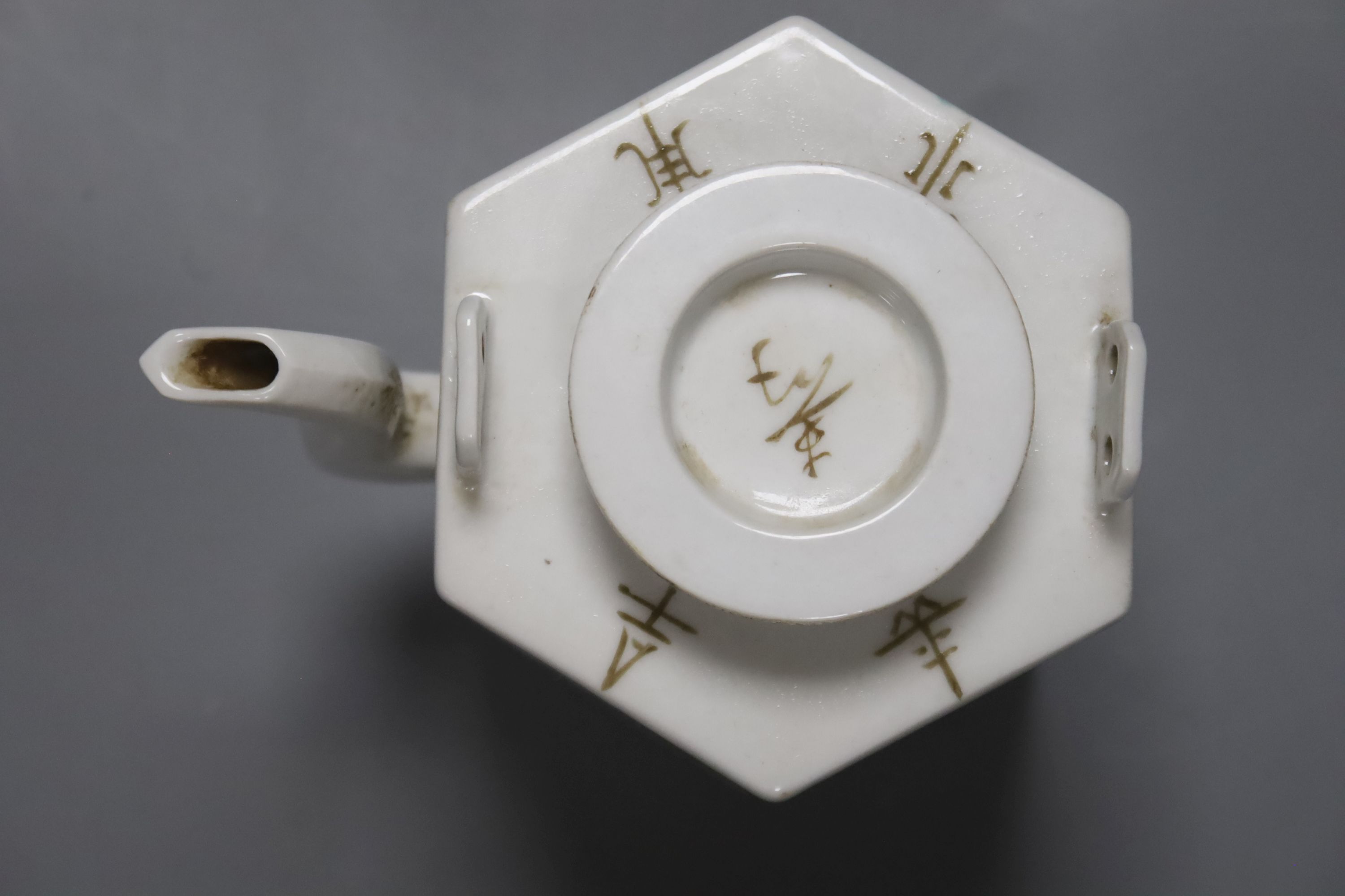 A Chinese famille rose hexagonal teapot, height 11cm